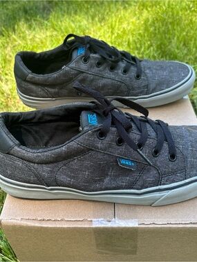 Vans Men’s Dark Gray Canvas Low-Top Off The Wall with Black Laces